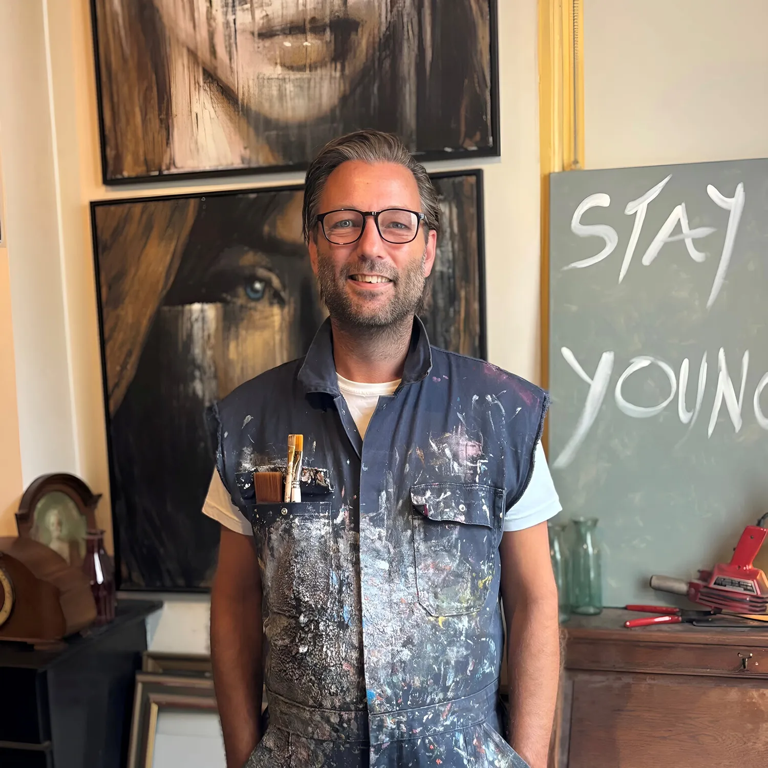 Victor van Loon, schilder en eigenaar van Atelier Vivalo, in zijn atelier in Den Bosch
